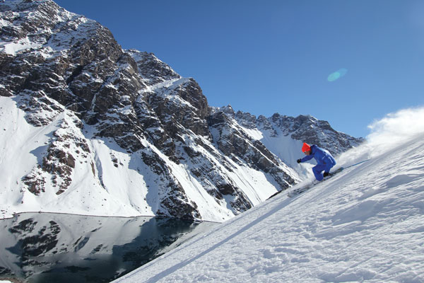 Alex Duret enjoys first shot at the classic Lake Run; patrol dropped the rope just for snowaction © Owain Price
