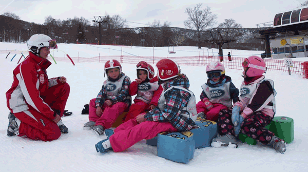 A new international ski school makes it a lot easier for foreign visitors