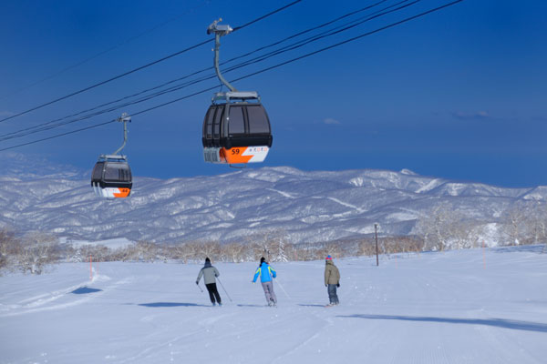 it’s the powder equation that’s getting us excited now, but the mostly mellow groomed runs and modern, mostly enclosed lifts, have always made Kiroro great for cruisers, beginners and families too © Kiroro
