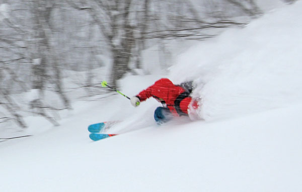 Riki Nakajima powder skiing Alts Bandai