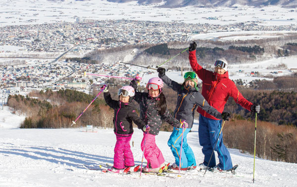 Kids ski free Furano