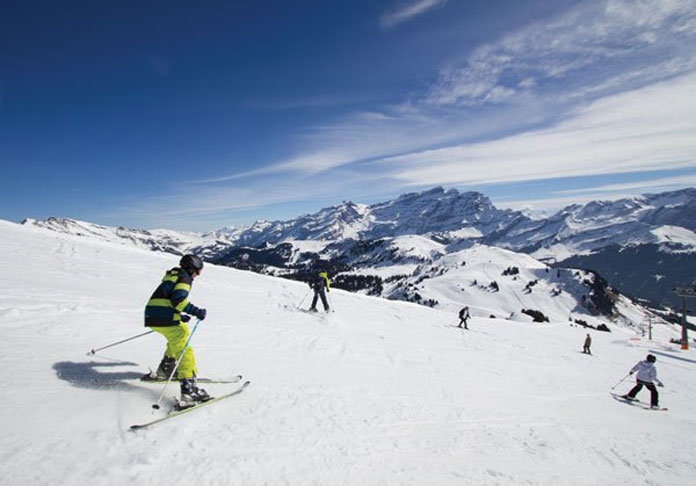 kids skiing at Villars