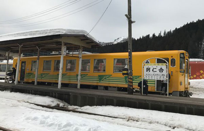 The Akita Nairiku train is the most scenic way to get to Ani Ski Resort 