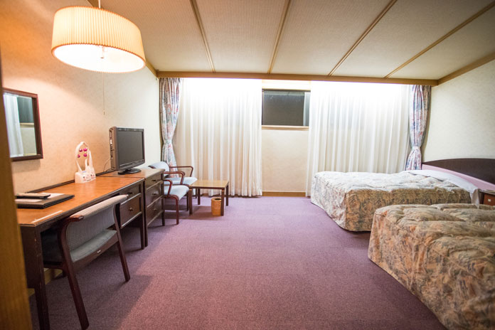 Iwakura Resort Hotel twin queen bed western room