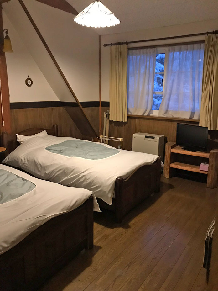 Western style twin room at Clubman Lodge