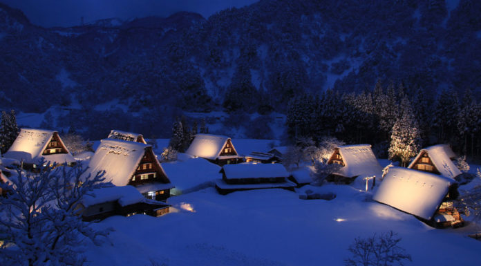 Gokoyama's World Heritage village of Suganuma at night