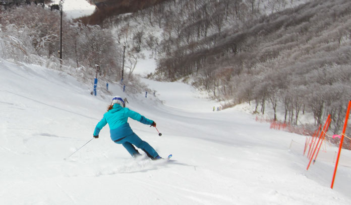 Skiing the steepest groomed trail at Minow ski area Aizu