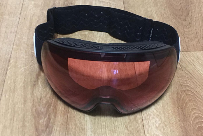 Clear rose colour lens mode on the Carve Scope goggles for lowlight skiing and riding