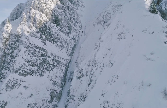 Neil Williman dropping the 'Dream Line' couloir filming Working Volks with Midiafilm, freeride in Axamaer Lizum Tyrol