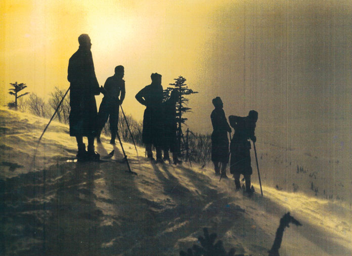 Historic Hakuba skiers on the Riesen Slalom course at Happo One