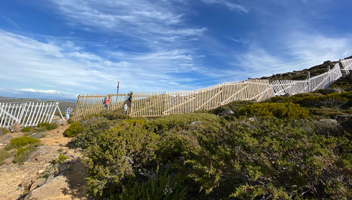 Fixing the Uni Tow fence at Mt Mawson, Tasmania