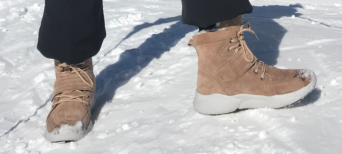 Everau City Walker fashion boots on snow