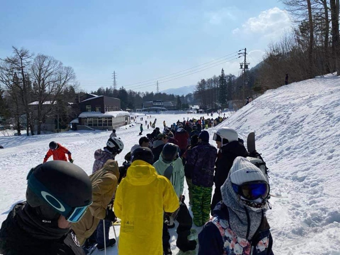 weekend lift queue at Hakuba 2021 ski season