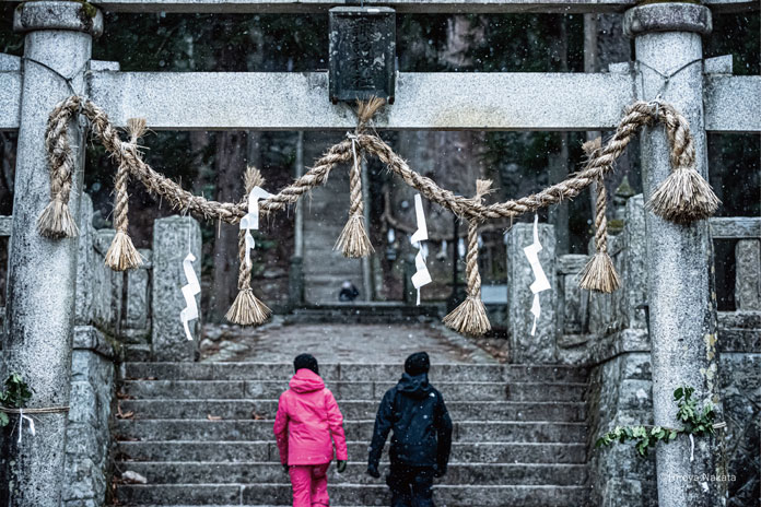 Hosono Suwa Shrine 5 minutes walk from the base of Hakuba Happo-one Snow Resort